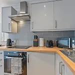 Apartment - - Free Parking - Sleeps 7 Leeds (West Yorkshire)