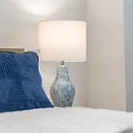 - - Free Parking - Sleeps 7 Apartment