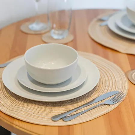 Apartament - - Free Parking - Sleeps 7 *