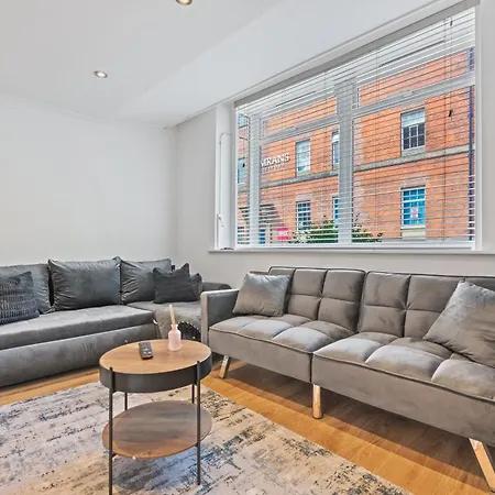 - - Free Parking - Sleeps 7