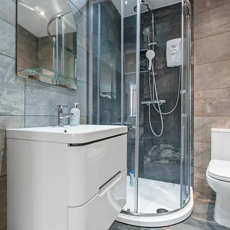 - - Free Parking - Sleeps 7