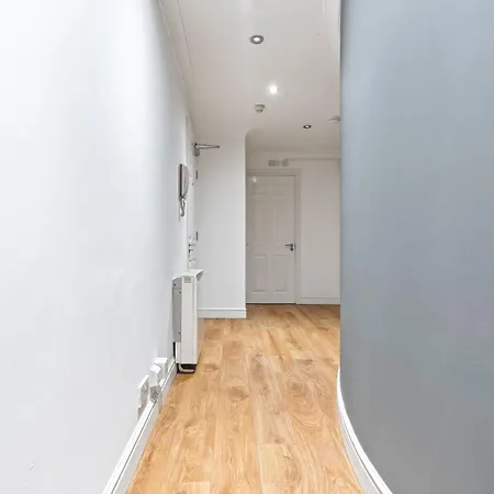 - - Free Parking - Sleeps 7 * Лідс