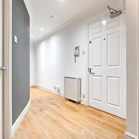 Apartament - - Free Parking - Sleeps 7