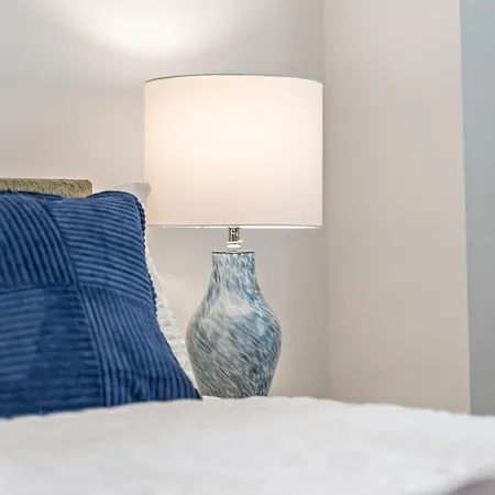 - - Free Parking - Sleeps 7 Апартаменти