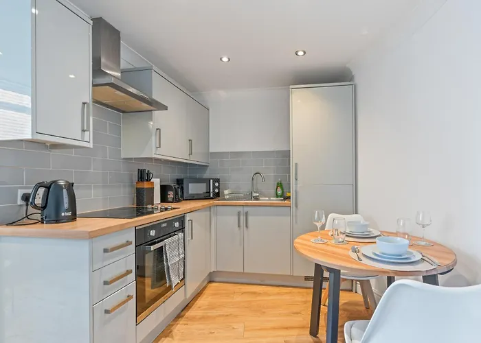 - - Free Parking - Sleeps 7 * Leeds (West Yorkshire)