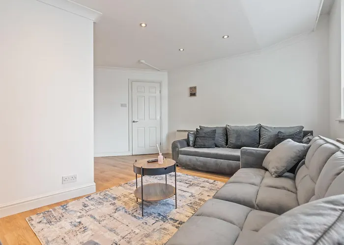 Appartement - - Free Parking - Sleeps 7