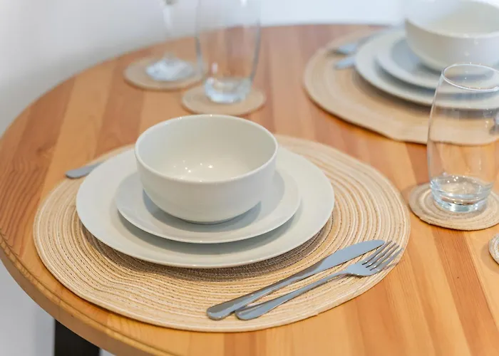 Appartement - - Free Parking - Sleeps 7 *