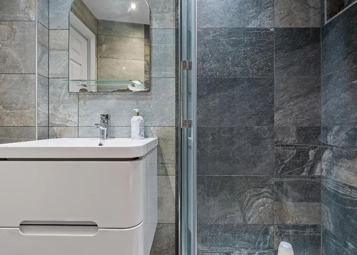 - - Free Parking - Sleeps 7 * Лідс