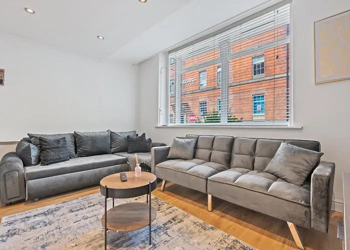 - - Free Parking - Sleeps 7