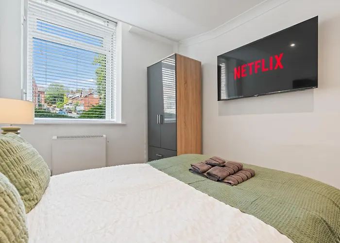 - - Free Parking - Sleeps 7 Апартаменти