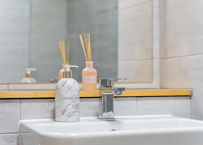 - - Free Parking - Sleeps 7 Leeds (West Yorkshire)