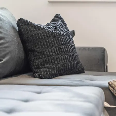 - - Free Parking - Sleeps 7 Appartamento
